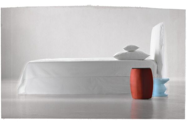 Ghost bed by Paola Navone for Gervasoni