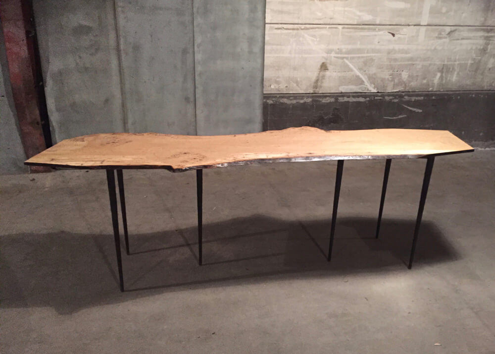 Bisbal console – special ‘live-edge’ oak edition – one off table by Heerenhuis
