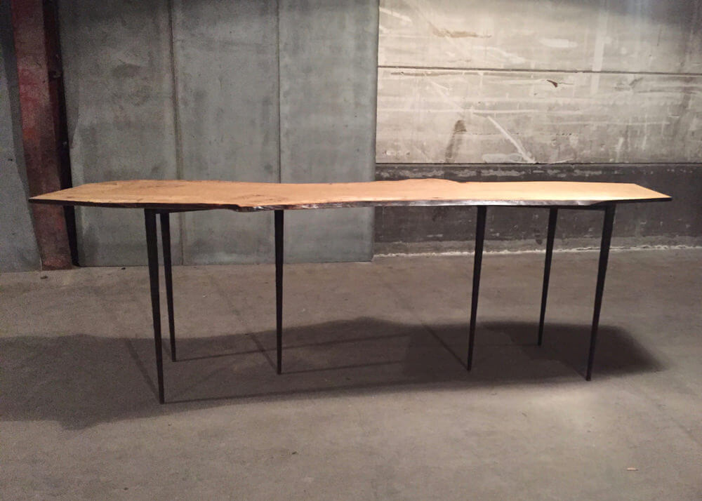 Bisbal console – special ‘live-edge’ oak edition – one off table by Heerenhuis