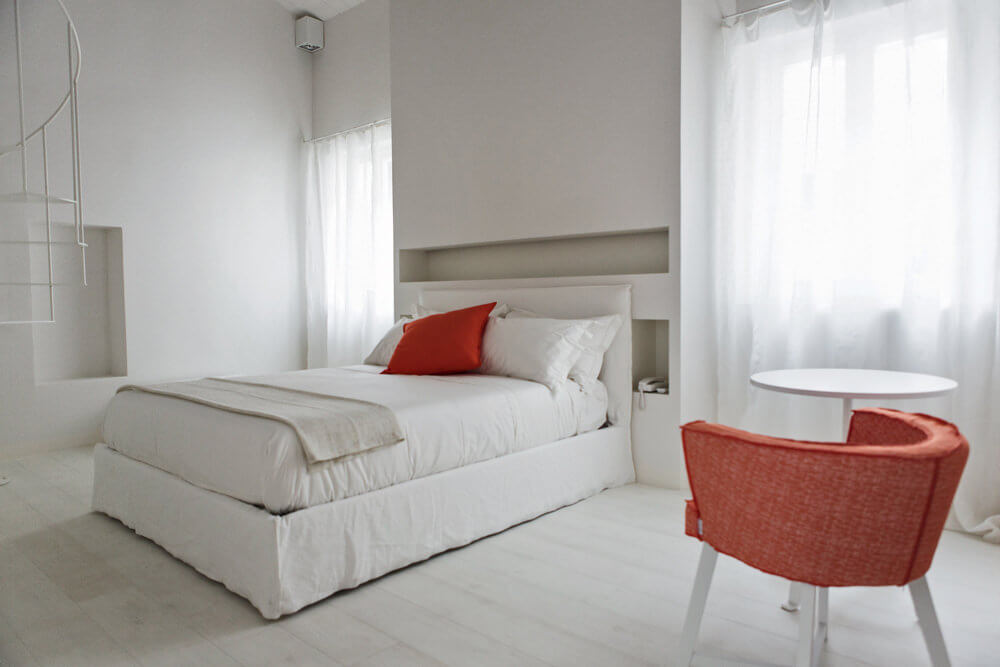 Ghost 80 bed in Lino Bianco designed by Paola Navone for Gervasoni