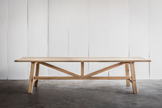 Larbus table in solid oak with live-edge by Heerenhuis