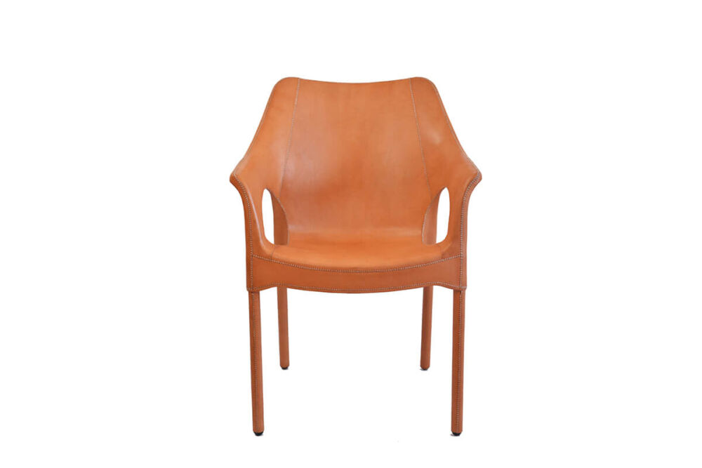 Capiata armchair in natural leather by Sol & Luna