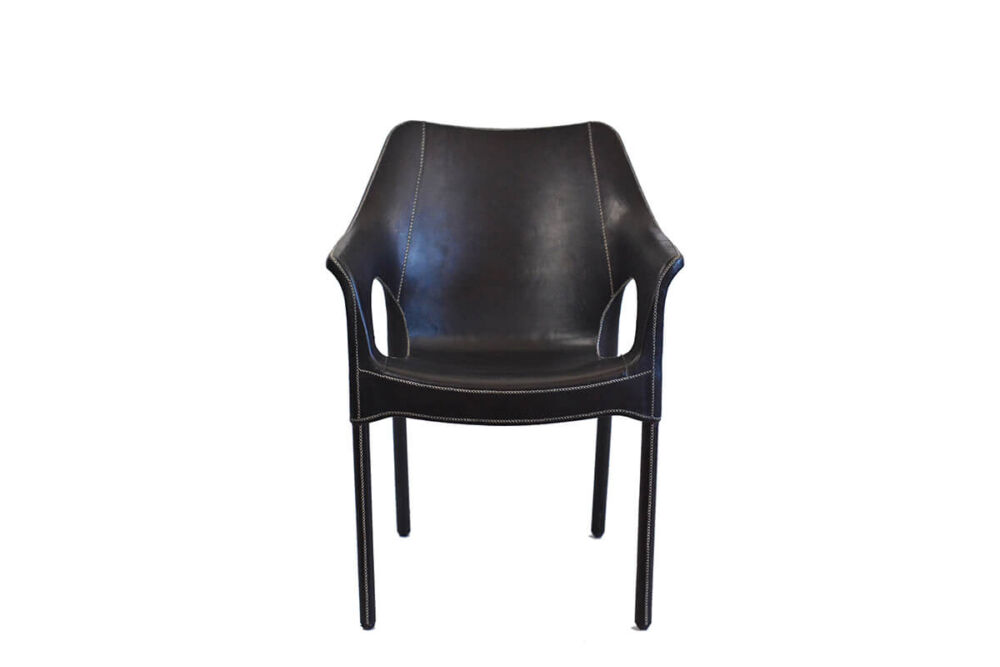 Capiata armchair in black leather by Sol & Luna