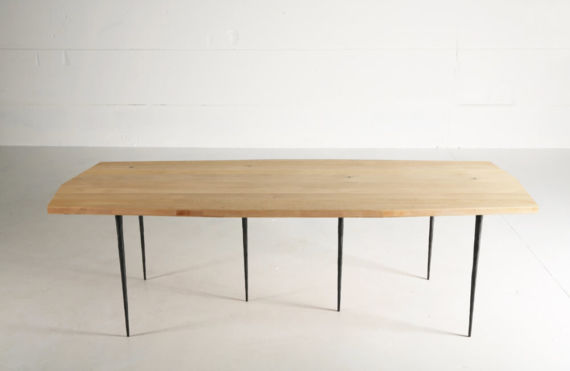Bisbal Bis – a table in cross laminated oak by Heerenhuis