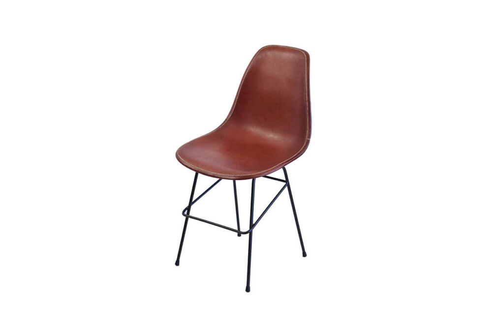 Beto chair in brown leather by Sol&Luna