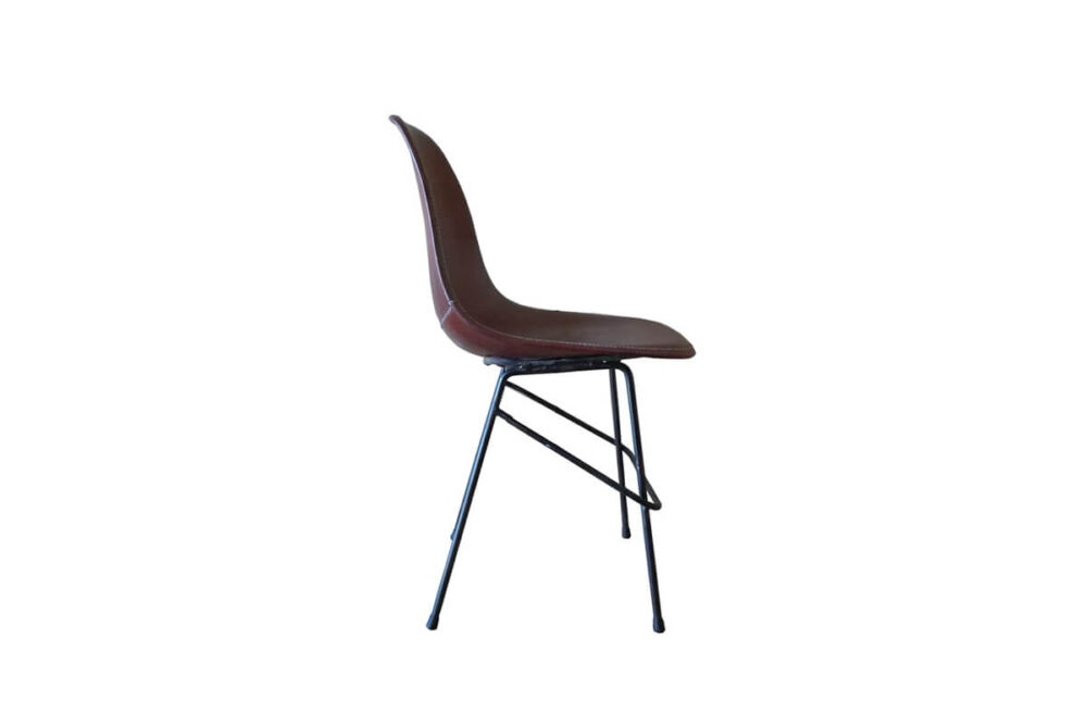 Beto chair in brown leather by Sol&Luna