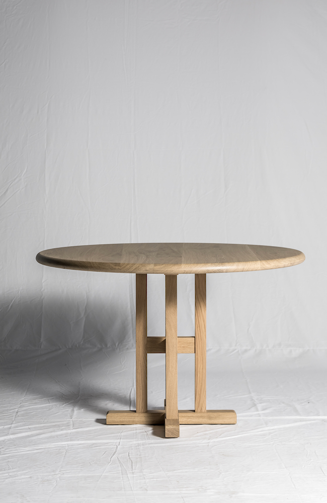 Appi round table in solid oak by Heerenhuis