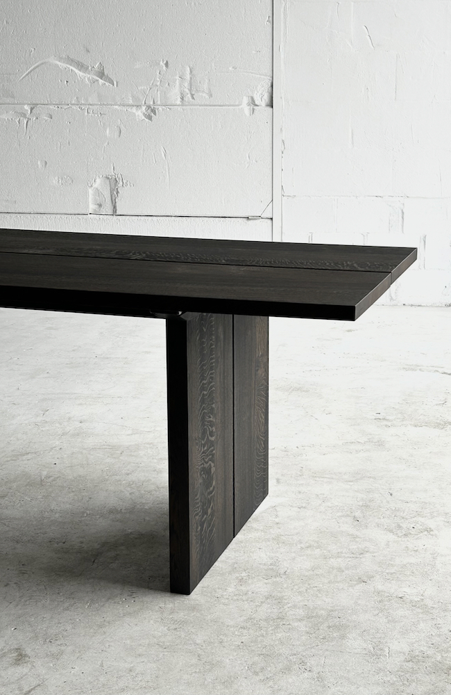 Doppio table by Heerenhuis: made from solid oak with brass