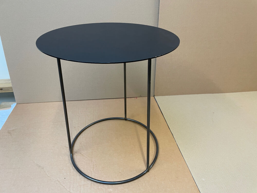 Nimbus Black round coffee table (ex demo) by Heerenhuis: ⌀45 x H50cm